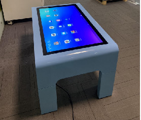 CE 6 จุด LED Kiosk Display อินเตอร์เอคทีฟ ไดจิทัลไซน์ 60HZ สําหรับการโฆษณาธุรกิจ