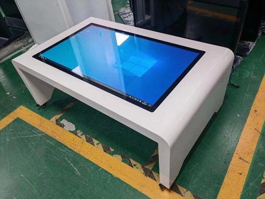CE 6 จุด LED Kiosk Display อินเตอร์เอคทีฟ ไดจิทัลไซน์ 60HZ สําหรับการโฆษณาธุรกิจ