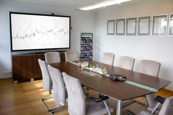 500cd/m2 ความสว่าง LCD Smart Board กับ Android OS 14 และ หรือ สีกรอบสีเทาดํา