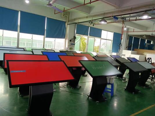 ตู้ Kiosk หน้าจอสัมผัส Android Windows ตัวเลือก Digital Standee Kiosk Totem สำหรับ ธนาคาร สำนักงาน โรงพยาบาล ร้านขายยา 32 43 55 65 นิ้ว