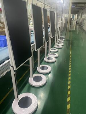 ทีวีอัจฉริยะแบบพกพาขนาด 32 นิ้ว หน้าจอสัมผัสเคลื่อนที่ได้ ระบบ Android ไร้สาย พร้อมล้อ