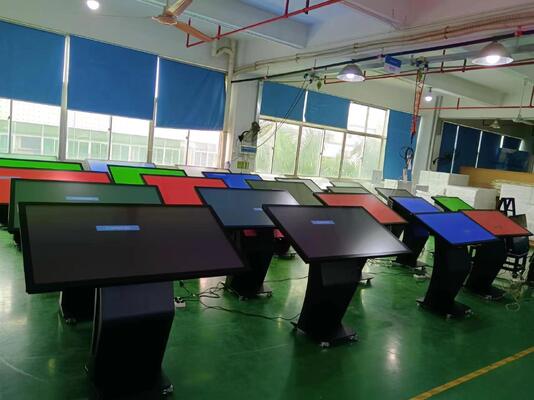 คิออสค์จอสัมผัสขนาด 55 นิ้ว 4K พร้อมระบบปฏิบัติการ Android/Windows สําหรับการแสดงสัญญาณดิจิตอลและเมนูบอร์ด