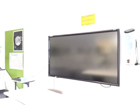 86 นิ้ว Interactive Flat Panel กรอบอลูมิเนียมติดผนังสีดำและสีเงิน 1200: 1 Contrast