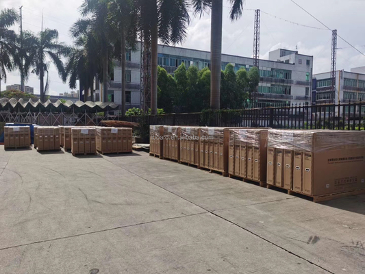 กระดานไวท์บอร์ดแบบโต้ตอบ 40 Kgs แท่นวางจอแบนรถเข็นยกใบ้ล้อเลื่อนรถเข็นทีวี Stand