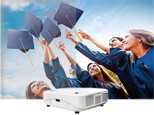 iBoard ราคาถูก DLP เลเซอร์ โปรเจคเตอร์พกพา 4K Whiteboard Ultra Short Throw โปรเจคเตอร์สําหรับห้องเรียน
